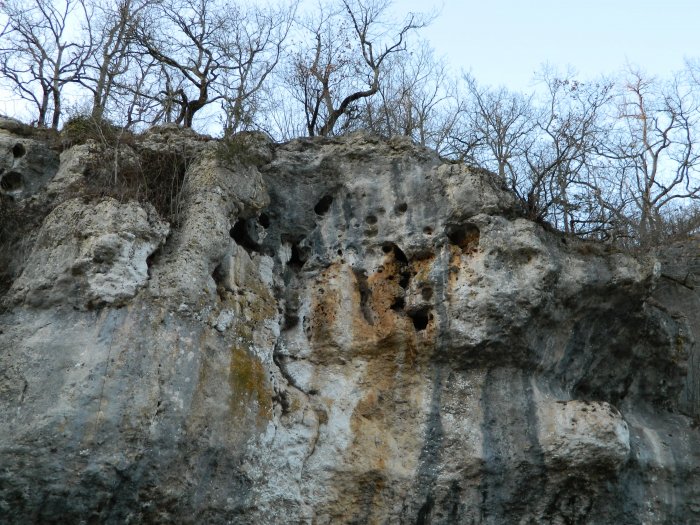 Figure 3 : Karsts dans les calcaires du Coniacien moyen - les Genêts, Valeuil