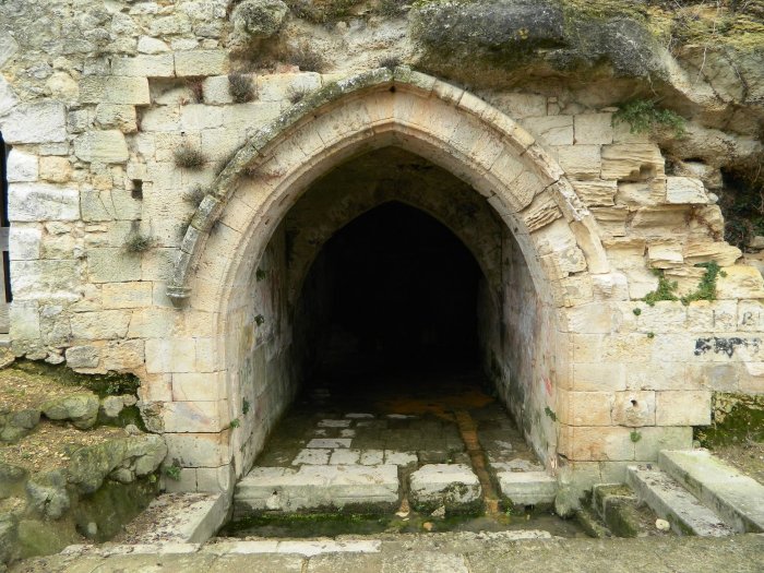 Figure 3 : Entrée de la « grotte de Charles VII » à Rions (© Galey A., BRGM, 2012)