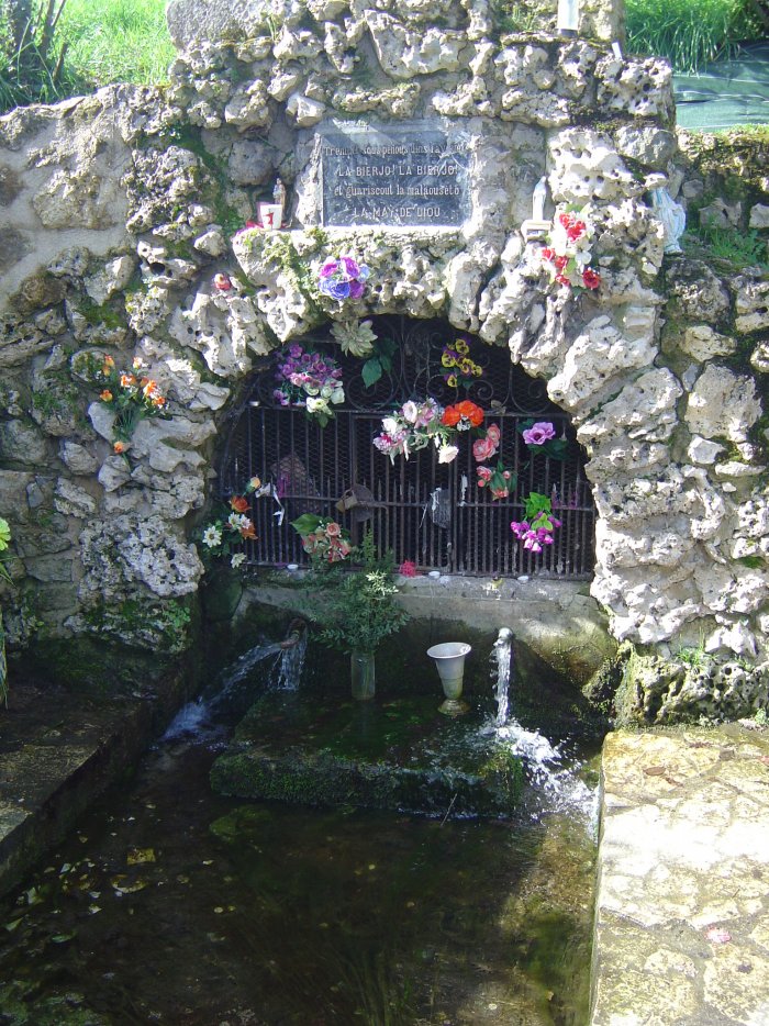 Figure 1 : La fontaine votive d'Ambrus (Platel JP., 2014)